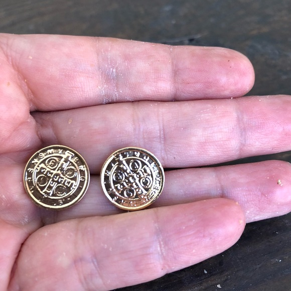 DAINTY 18K GOLD PLATED SAN BENITO STUD EARRINGS - Picture 2 of 3